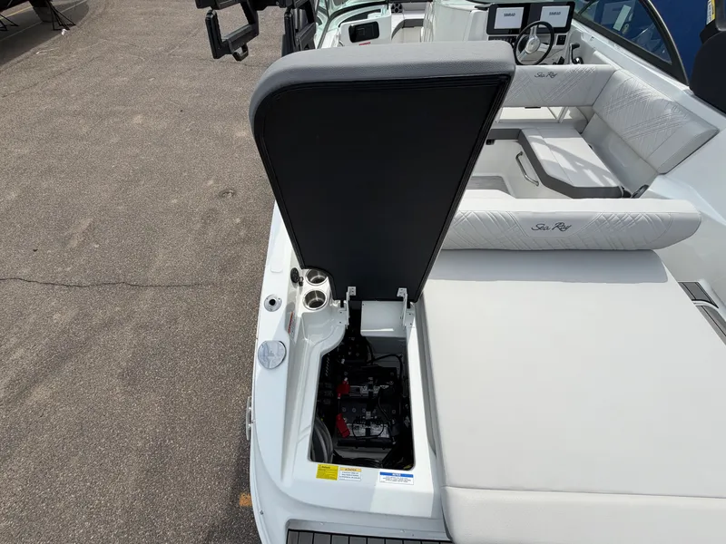 Slide: The Image of Sea Ray SDX 250 Surf 2026 - 12