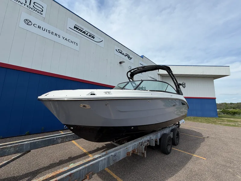 Slide: The Image of Sea Ray SDX 250 Surf 2026 - 3