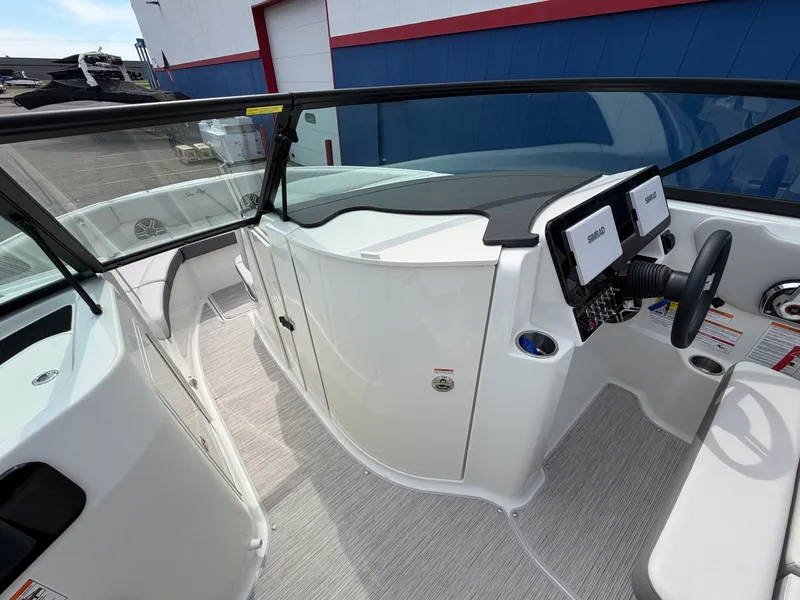 Slide: The Image of Sea Ray SDX 250 Surf 2026 - 35