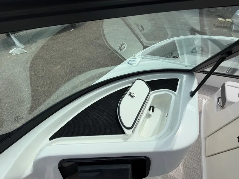 Slide: The Image of Sea Ray SDX 250 Surf 2026 - 30