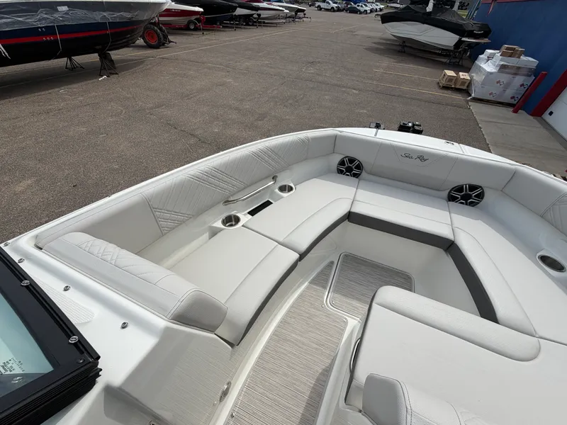 Slide: The Image of Sea Ray SDX 250 Surf 2026 - 41