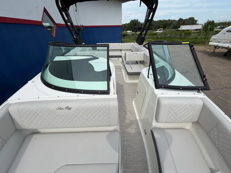 Slide: The Image of Sea Ray SDX 250 Surf 2026 - 50