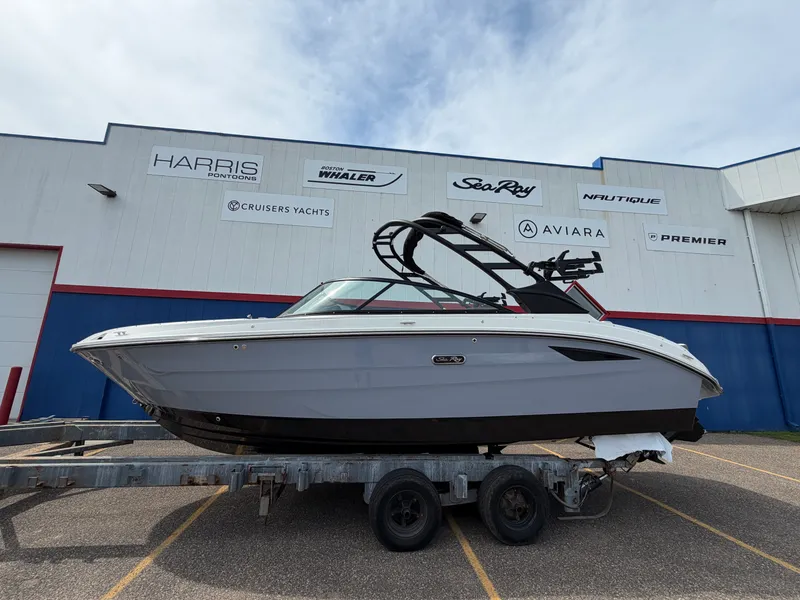 The Image of Sea Ray SDX 250 Surf 2026 - 0