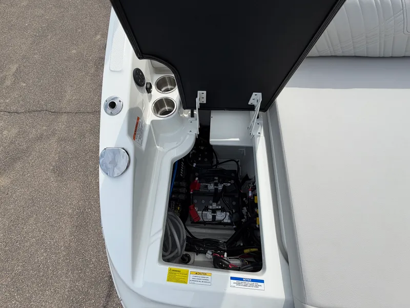 Slide: The Image of Sea Ray SDX 250 Surf 2026 - 11