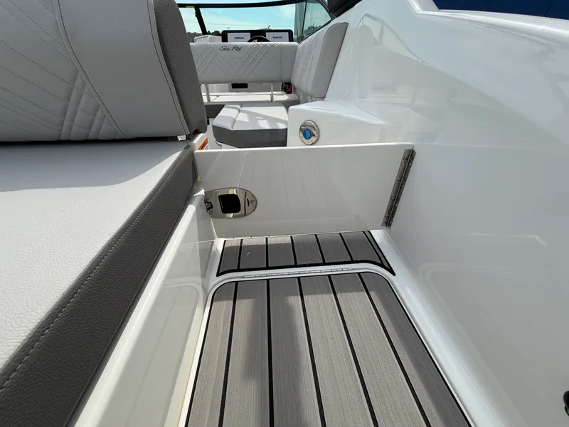 Slide: The Image of Sea Ray SDX 250 Surf 2026 - 14