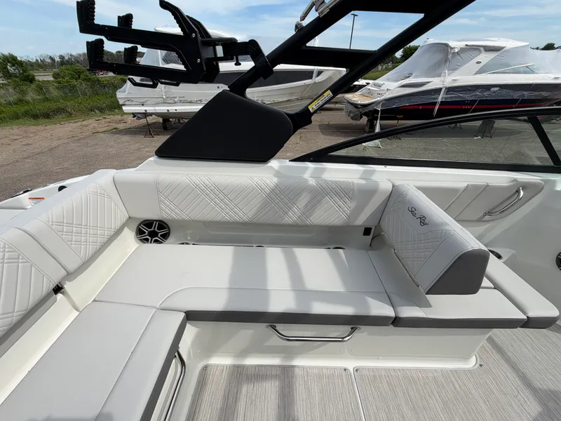 Slide: The Image of Sea Ray SDX 250 Surf 2026 - 22