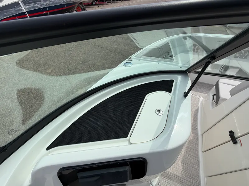 Slide: The Image of Sea Ray SDX 250 Surf 2026 - 29