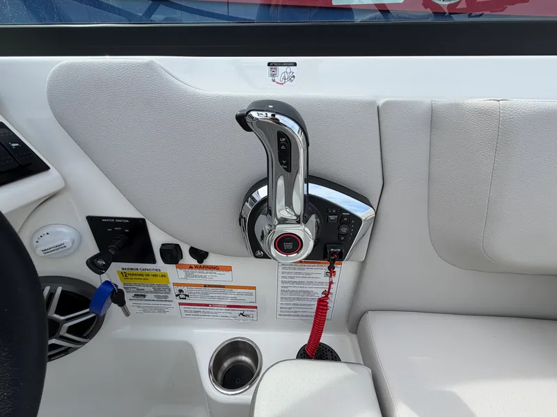 Slide: The Image of Sea Ray SDX 250 Surf 2026 - 32