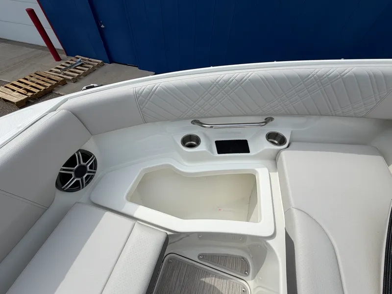 Slide: The Image of Sea Ray SDX 250 Surf 2026 - 47