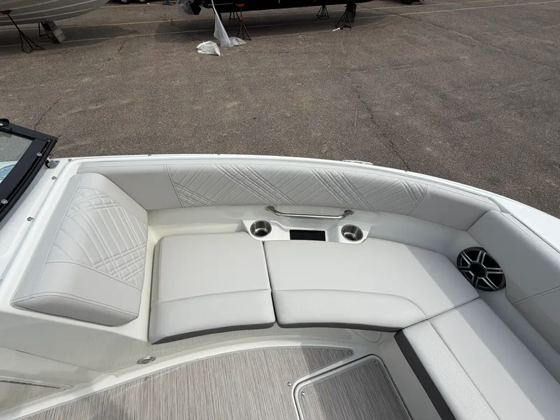 Slide: The Image of Sea Ray SDX 250 Surf 2026 - 42