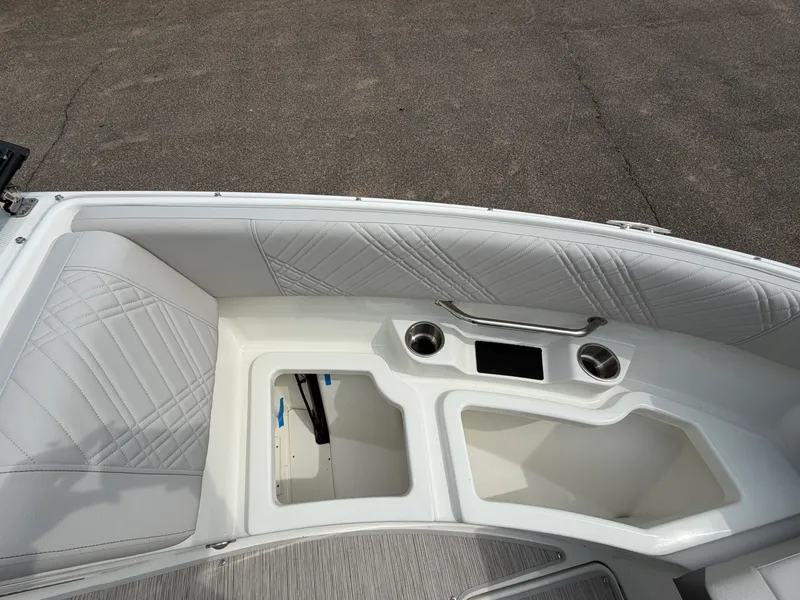 Slide: The Image of Sea Ray SDX 250 Surf 2026 - 43