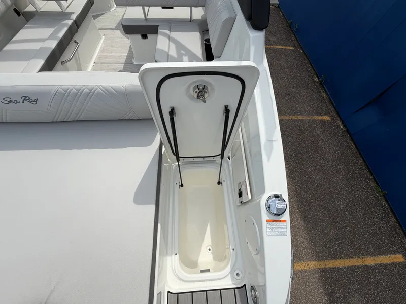 Slide: The Image of Sea Ray SDX 250 Surf 2026 - 13