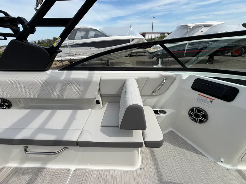 Slide: The Image of Sea Ray SDX 250 Surf 2026 - 25