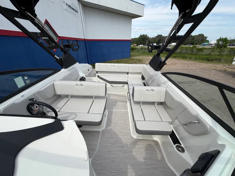 Slide: The Image of Sea Ray SDX 250 Surf 2026 - 51