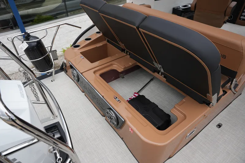 Slide: The Image of Harris 230 Grand Mariner 2026 - 15