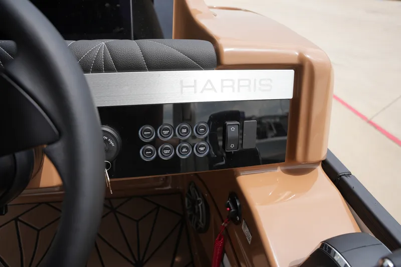 Slide: The Image of Harris 230 Grand Mariner 2026 - 32