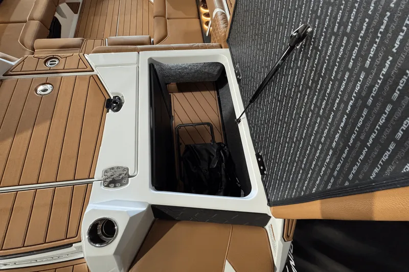 Slide: The Image of Nautique Super Air Nautique GS22 2025 - 10