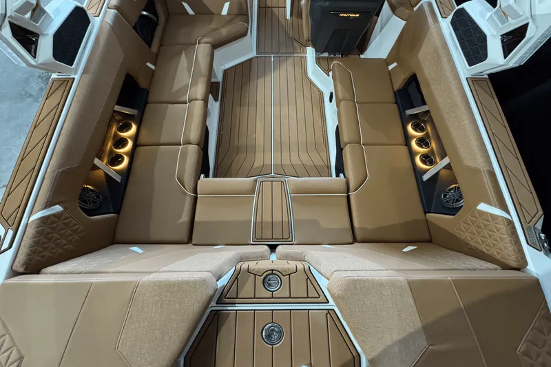 Slide: The Image of Nautique Super Air Nautique GS22 2025 - 13