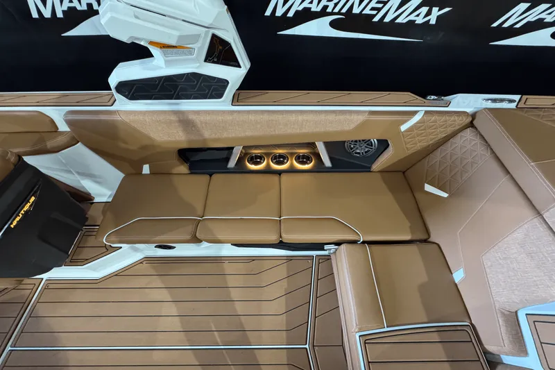 Slide: The Image of Nautique Super Air Nautique GS22 2025 - 16