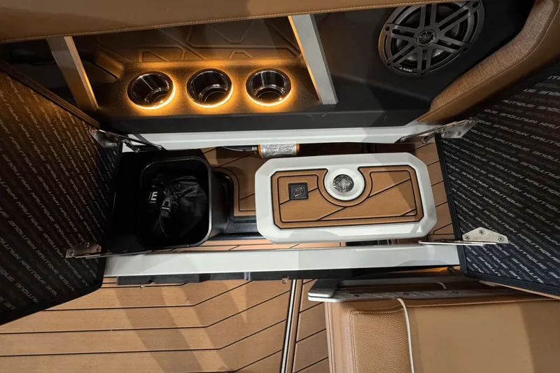 Slide: The Image of Nautique Super Air Nautique GS22 2025 - 18