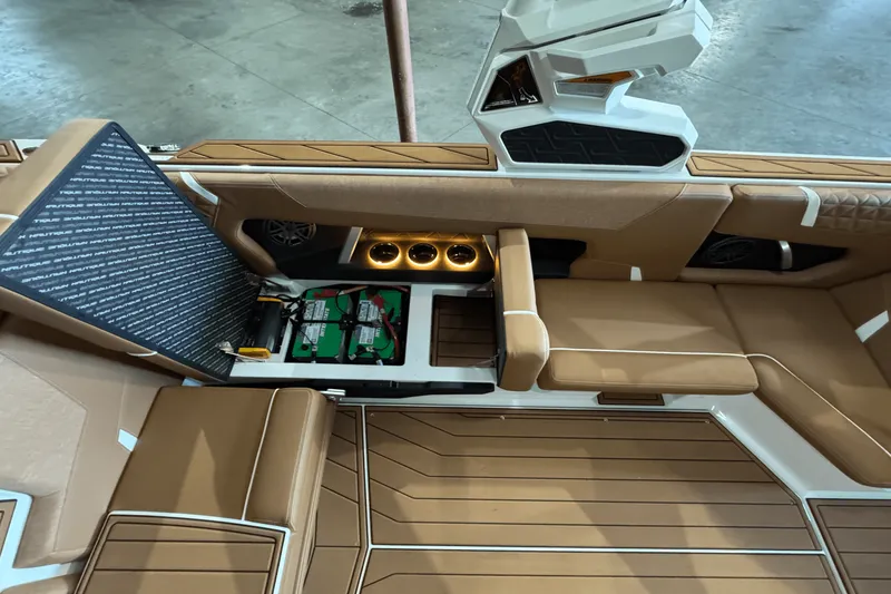 Slide: The Image of Nautique Super Air Nautique GS22 2025 - 22