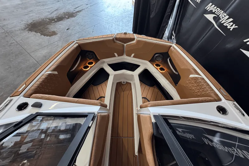 Slide: The Image of Nautique Super Air Nautique GS22 2025 - 40