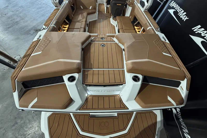 Slide: The Image of Nautique Super Air Nautique GS22 2025 - 8