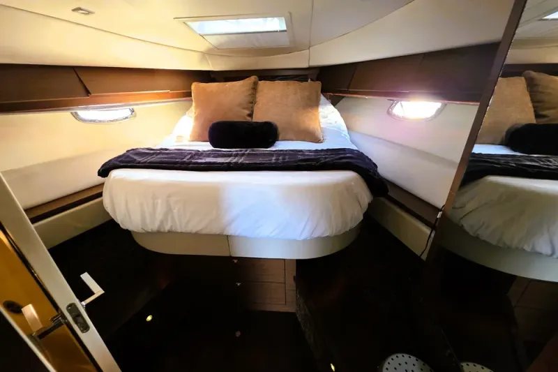 Slide: The Image of Sea Ray 410 Sundancer 2012 - 26