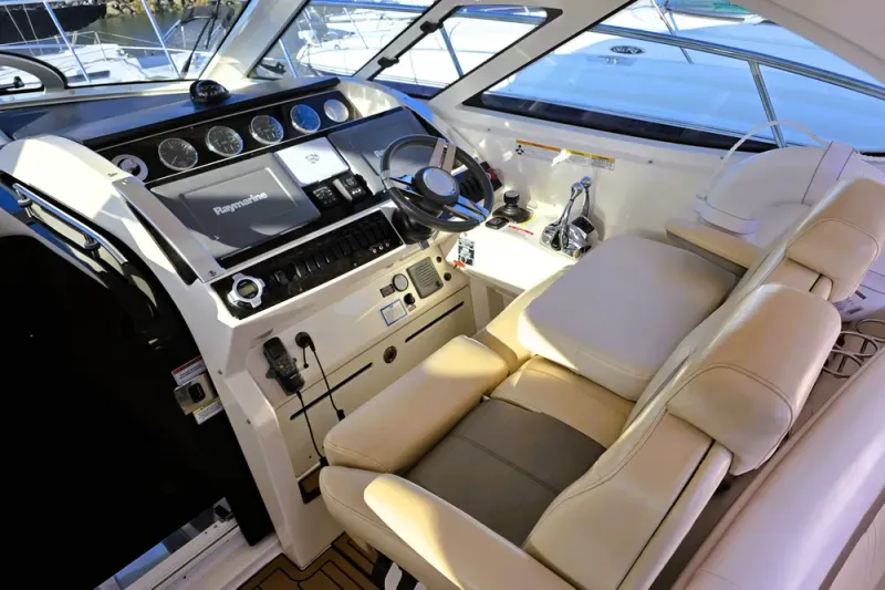 Slide: The Image of Sea Ray 410 Sundancer 2012 - 11