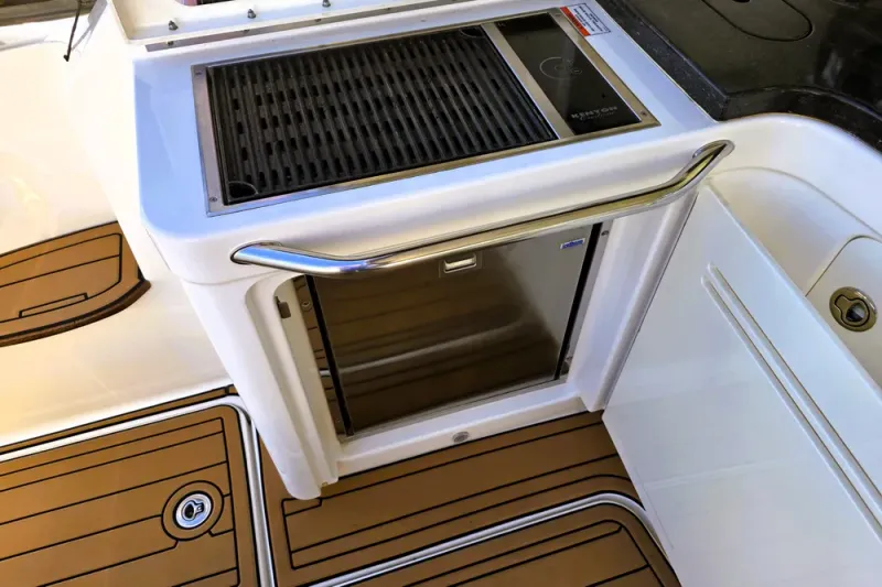 Slide: The Image of Sea Ray 410 Sundancer 2012 - 9