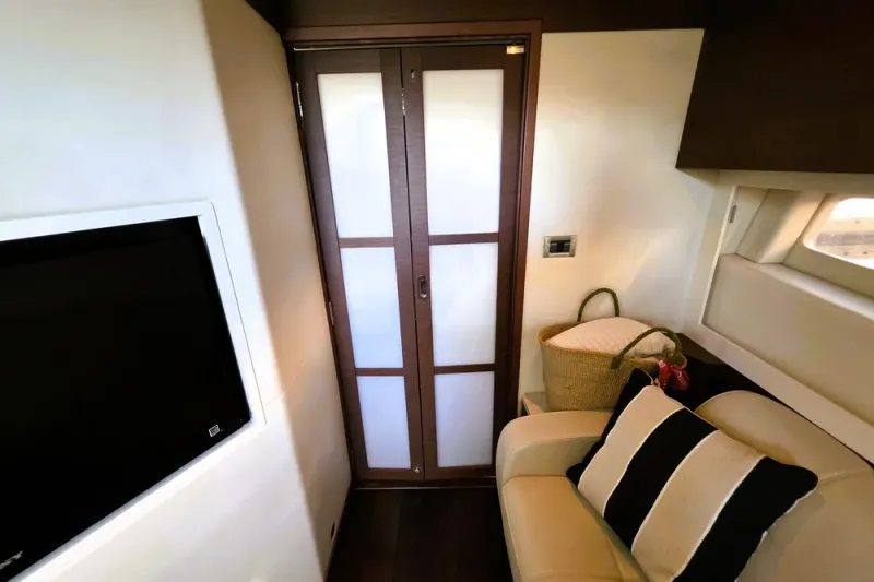 Slide: The Image of Sea Ray 410 Sundancer 2012 - 27