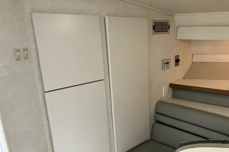 Slide: The Image of Carver 38 EXPRESS 1993 - 38