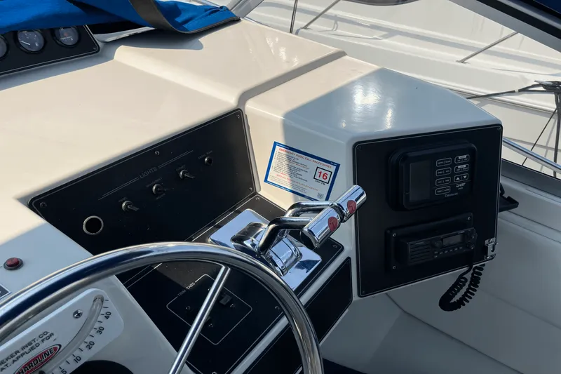 Slide: The Image of Carver Yachts 38 EXPRESS 1993 - 15