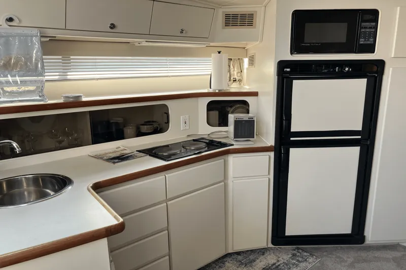 Slide: The Image of Carver Yachts 38 EXPRESS 1993 - 29