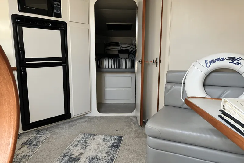 Slide: The Image of Carver Yachts 38 EXPRESS 1993 - 30