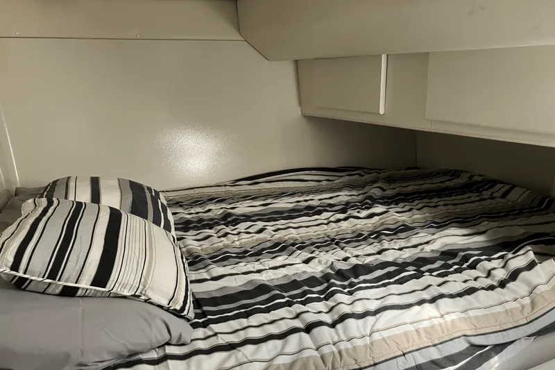 Slide: The Image of Carver Yachts 38 EXPRESS 1993 - 31