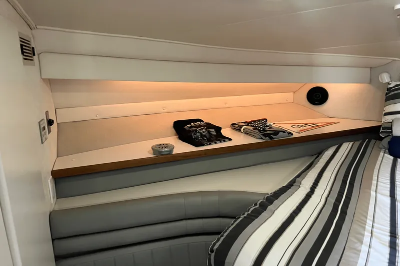 Slide: The Image of Carver Yachts 38 EXPRESS 1993 - 34