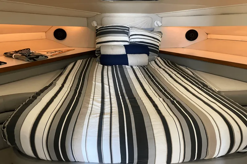 Slide: The Image of Carver Yachts 38 EXPRESS 1993 - 35