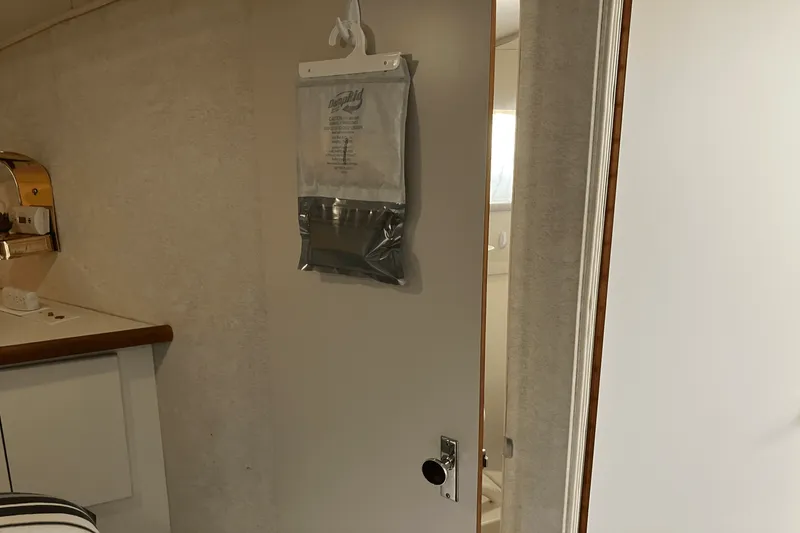 Slide: The Image of Carver Yachts 38 EXPRESS 1993 - 37