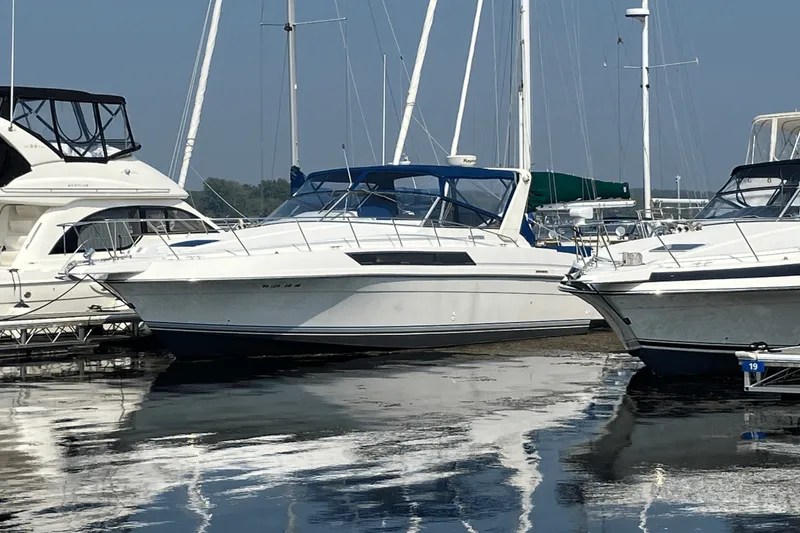 Slide: The Image of Carver Yachts 38 EXPRESS 1993 - 5