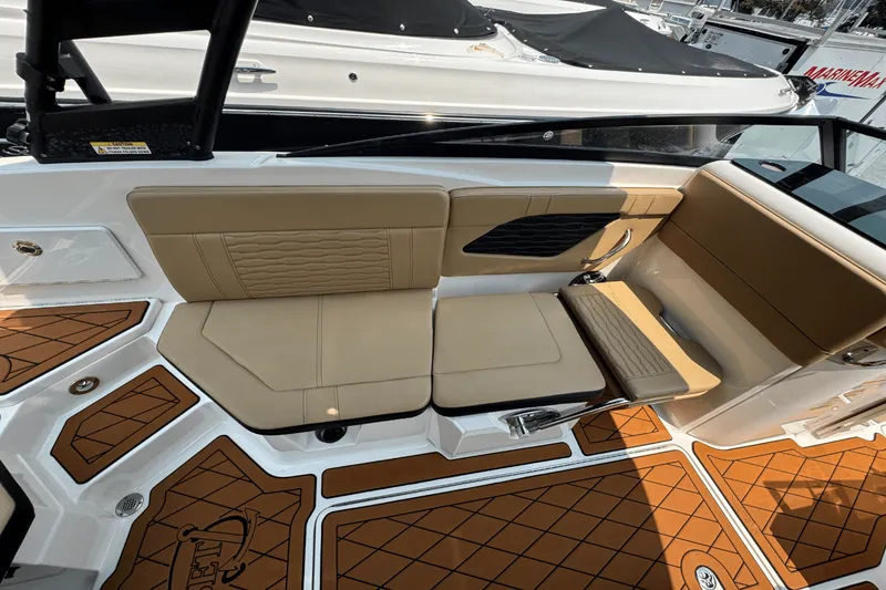 Slide: The Image of Sea Ray SPX 230 Outboard 2023 - 14