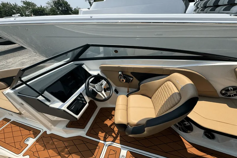 Slide: The Image of Sea Ray SPX 230 Outboard 2023 - 16