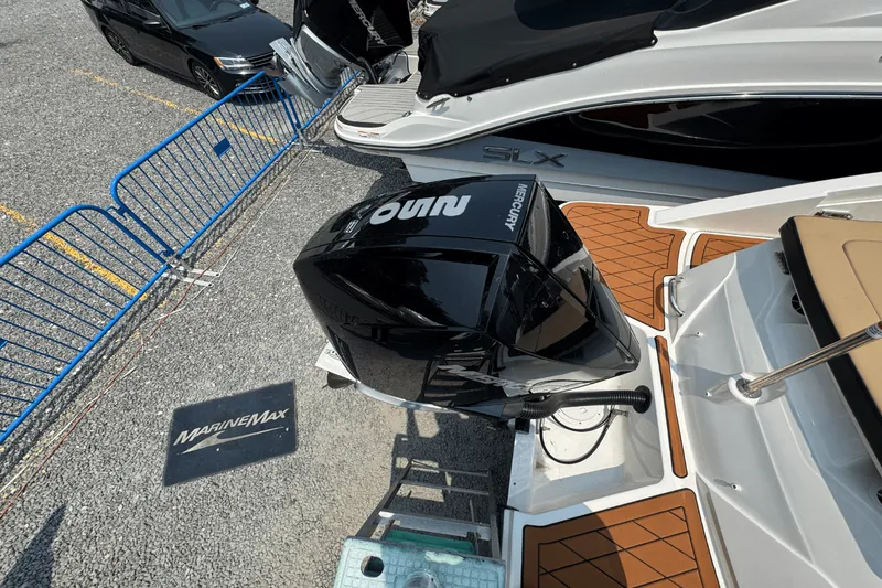 Slide: The Image of Sea Ray SPX 230 Outboard 2023 - 3