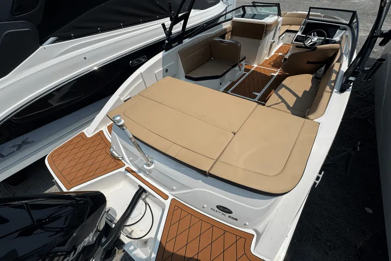 Slide: The Image of Sea Ray SPX 230 Outboard 2023 - 5