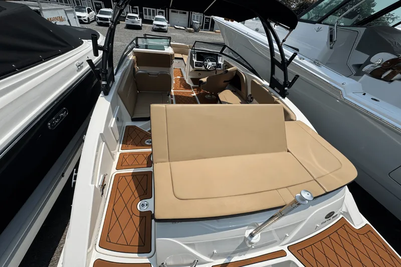 Slide: The Image of Sea Ray SPX 230 Outboard 2023 - 6