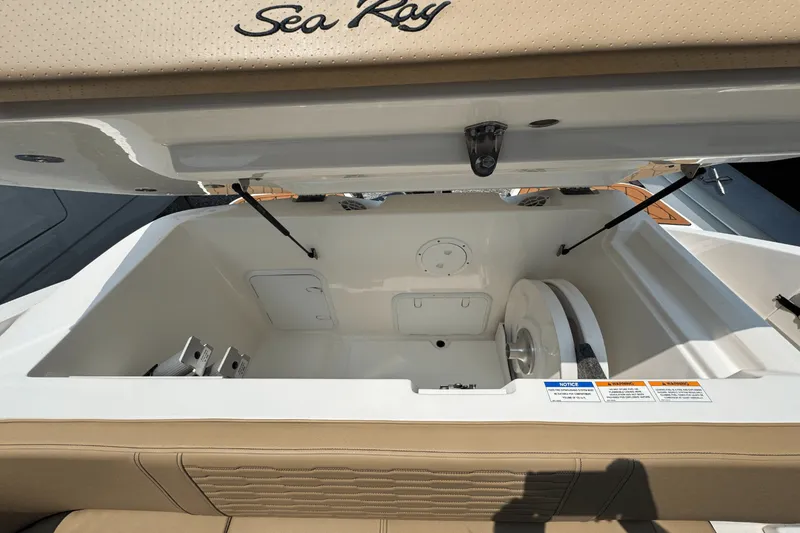 Slide: The Image of Sea Ray SPX 230 Outboard 2023 - 7
