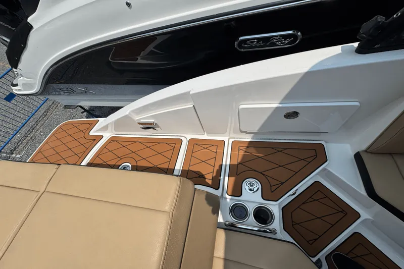 Slide: The Image of Sea Ray SPX 230 Outboard 2023 - 9