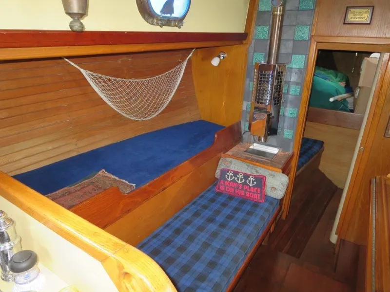 Slide: The Image of Salon to port - 12