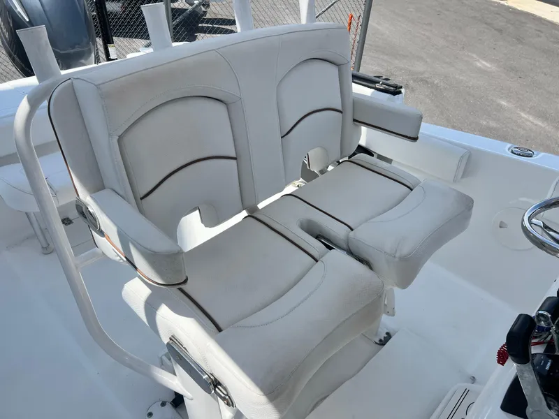 Slide: The Image of 2018 Sea Hunt Gamefish 25 boat seats, white upholstery, dual seating, marine interior. - 13
