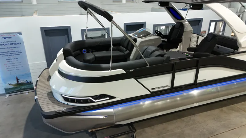 Slide: The Image of Harris 230 Grand Mariner 2026 - 13